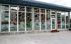 Mundaka Hostel&Sports Cafe